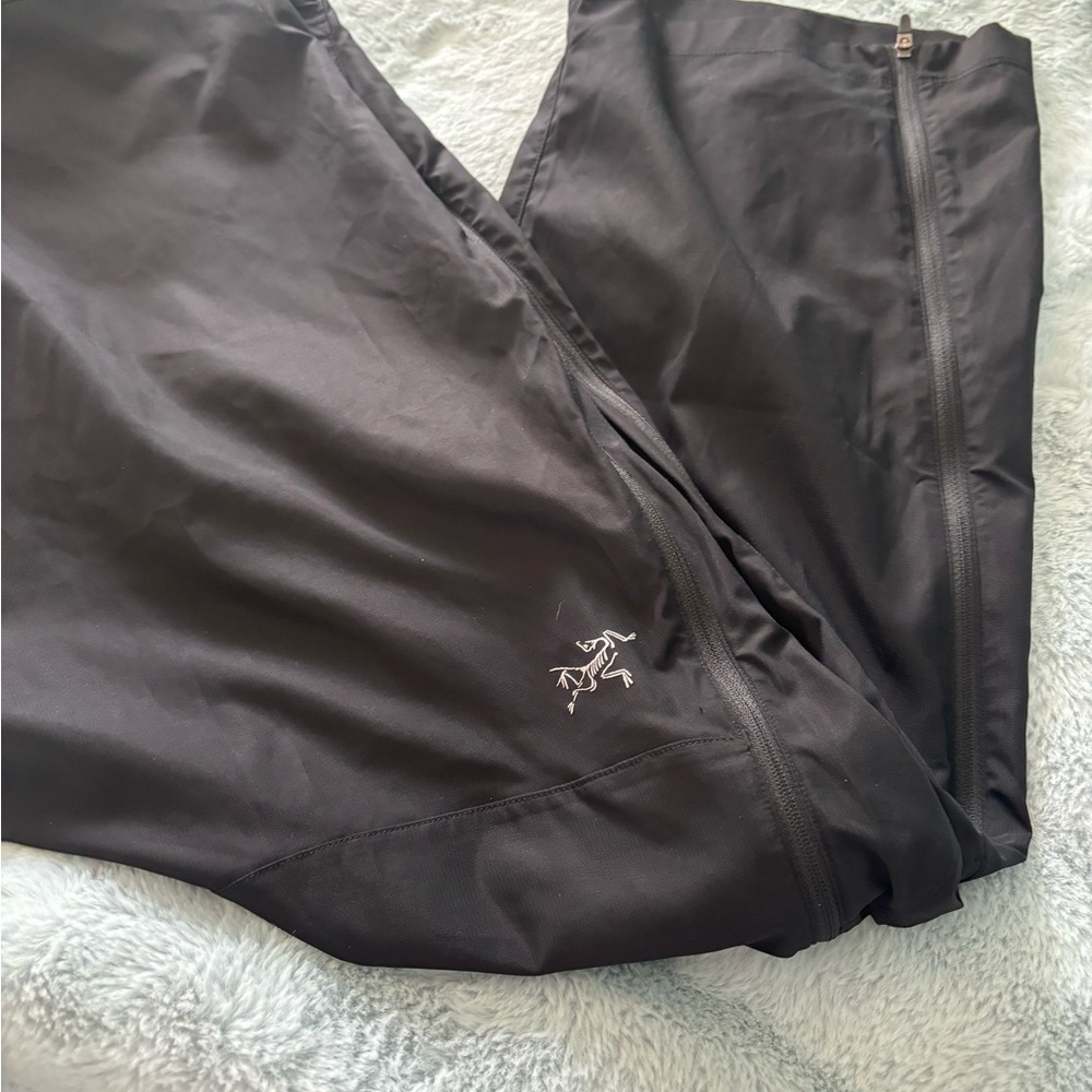 Arc’ Teryx Women Hiking/Snow Pants. View 2